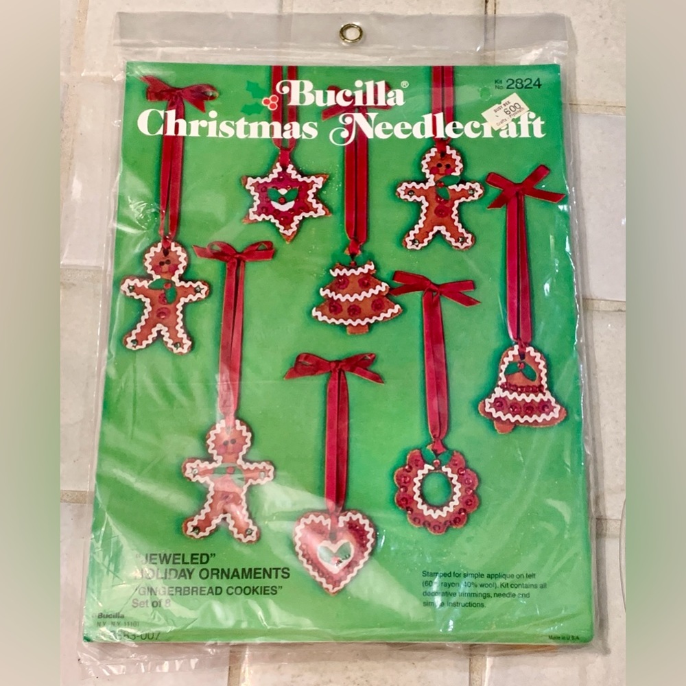 1970s Vintage Bucilla GINGERBREAD COOKIES Set of 8 Jeweled Oraments Kit No. 2824